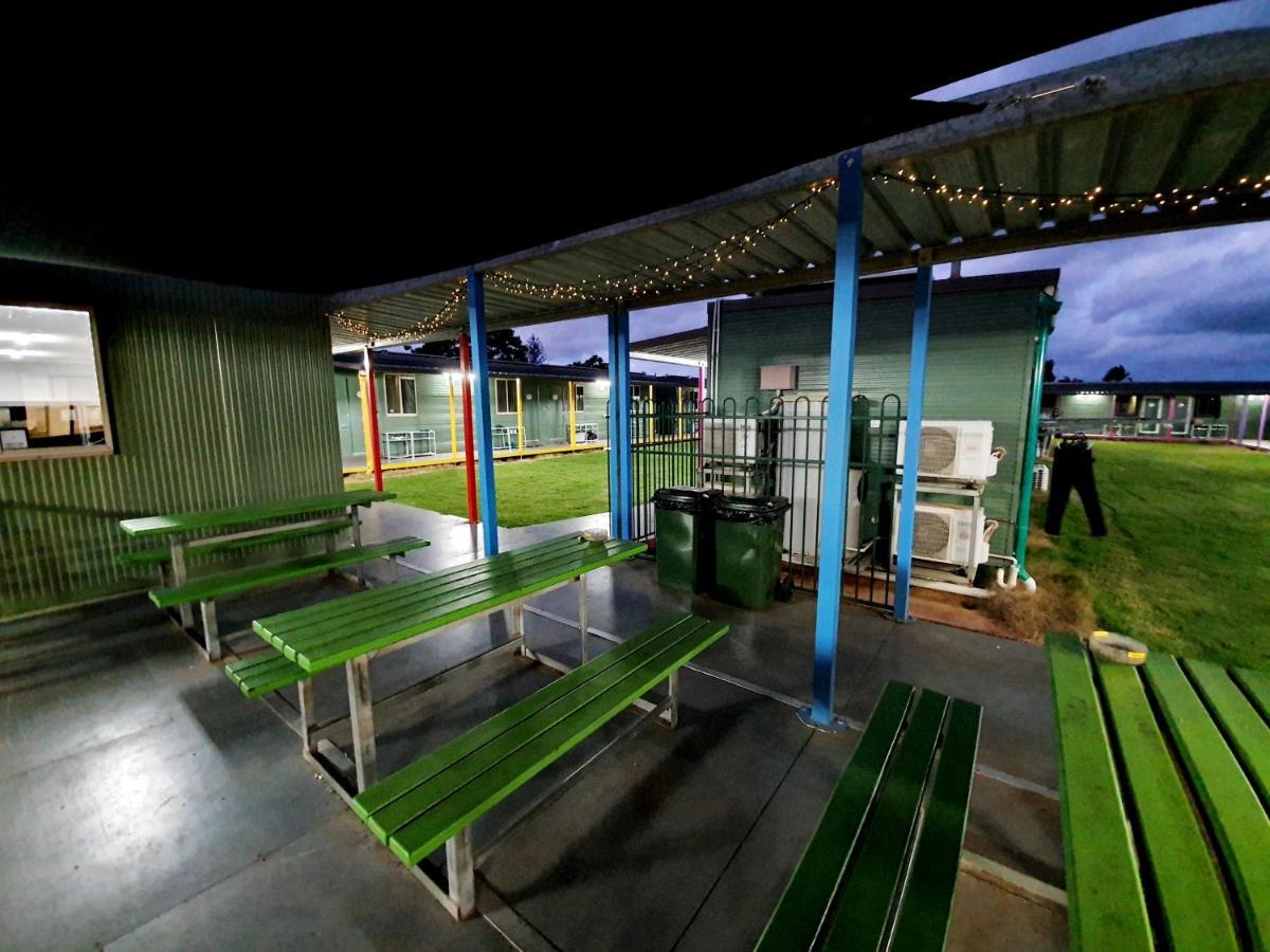 Auberge de jeunesse Palm Tree Backpackers à Bundaberg Extérieur photo